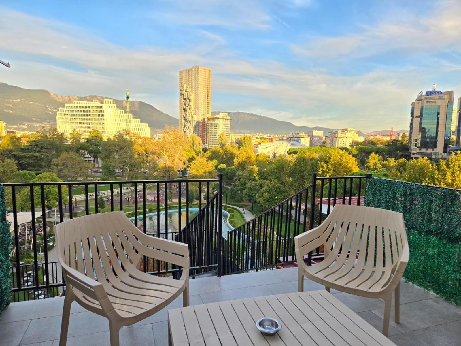 Center Penthouse Oasis * Tiranë